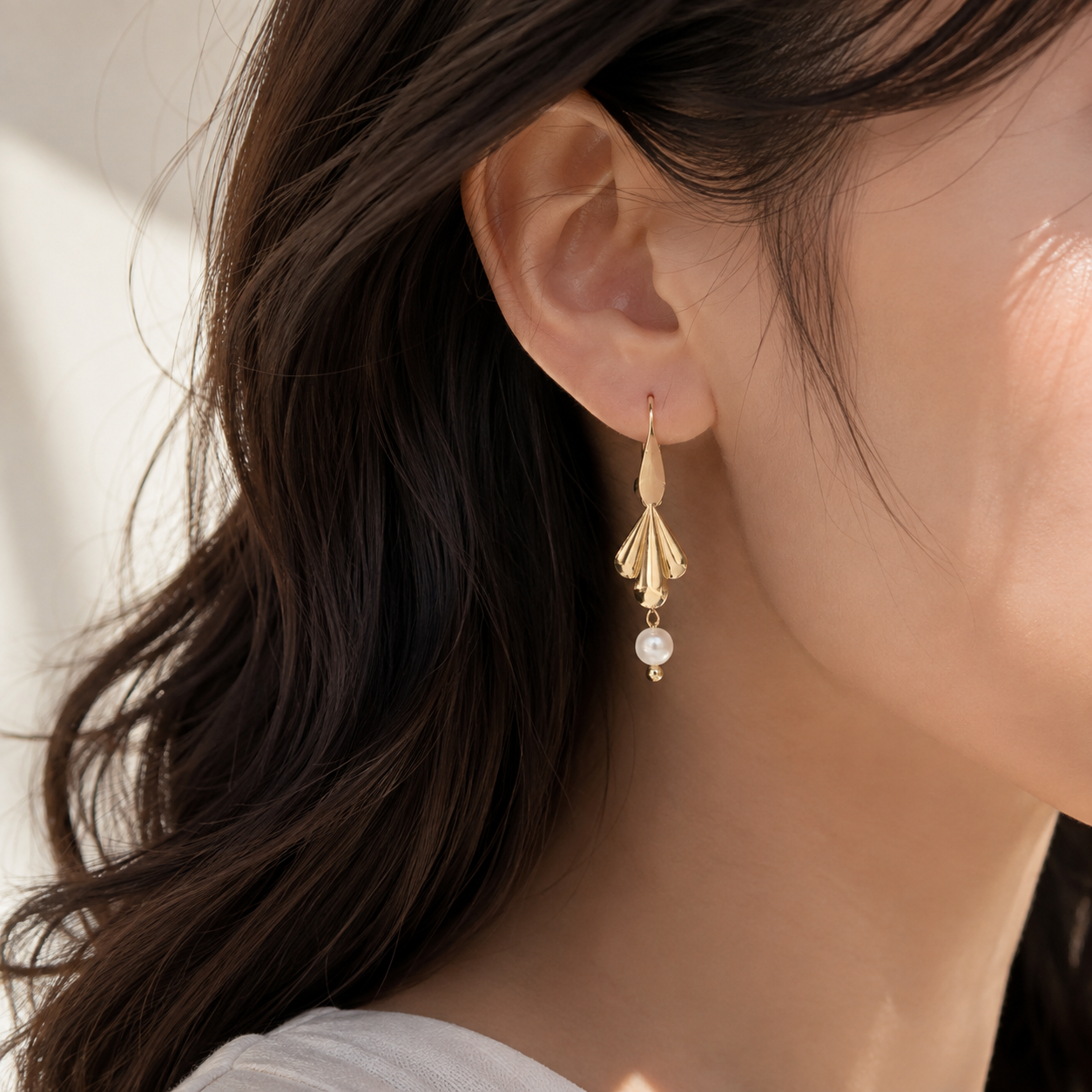 Stainless Steel 18K Gold-Plated Shell Pearl Petal Drop Earring Waterproof and Hypoallergenic