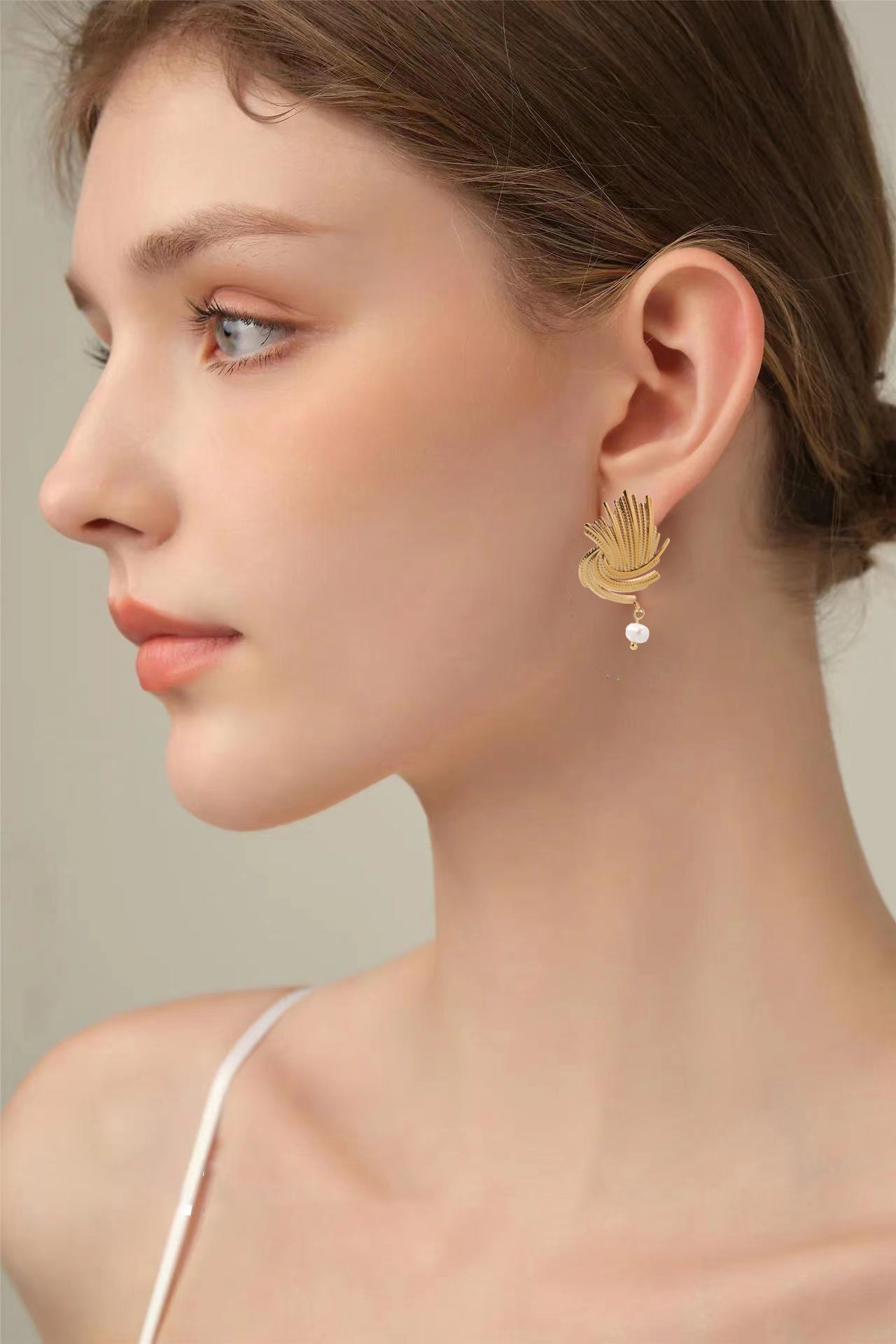 Stainless Steel 18K Gold-Plated Shell Pearl textured drop earring