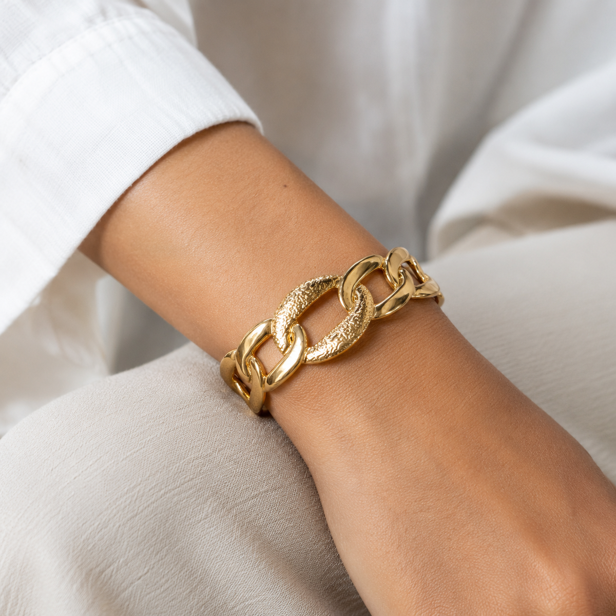 Waterproof Gold Chain Cuff Bangles for Women – 18K Gold Plated Stainless Steel, Hypoallergenic & Fade Resistant Everyday Jewelry