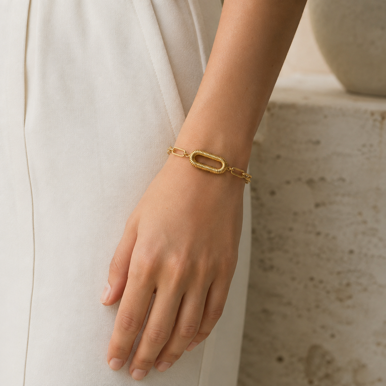 Stainless Steel 18K Gold-Plated Knot Bracelet Waterproof and hypoallergenic