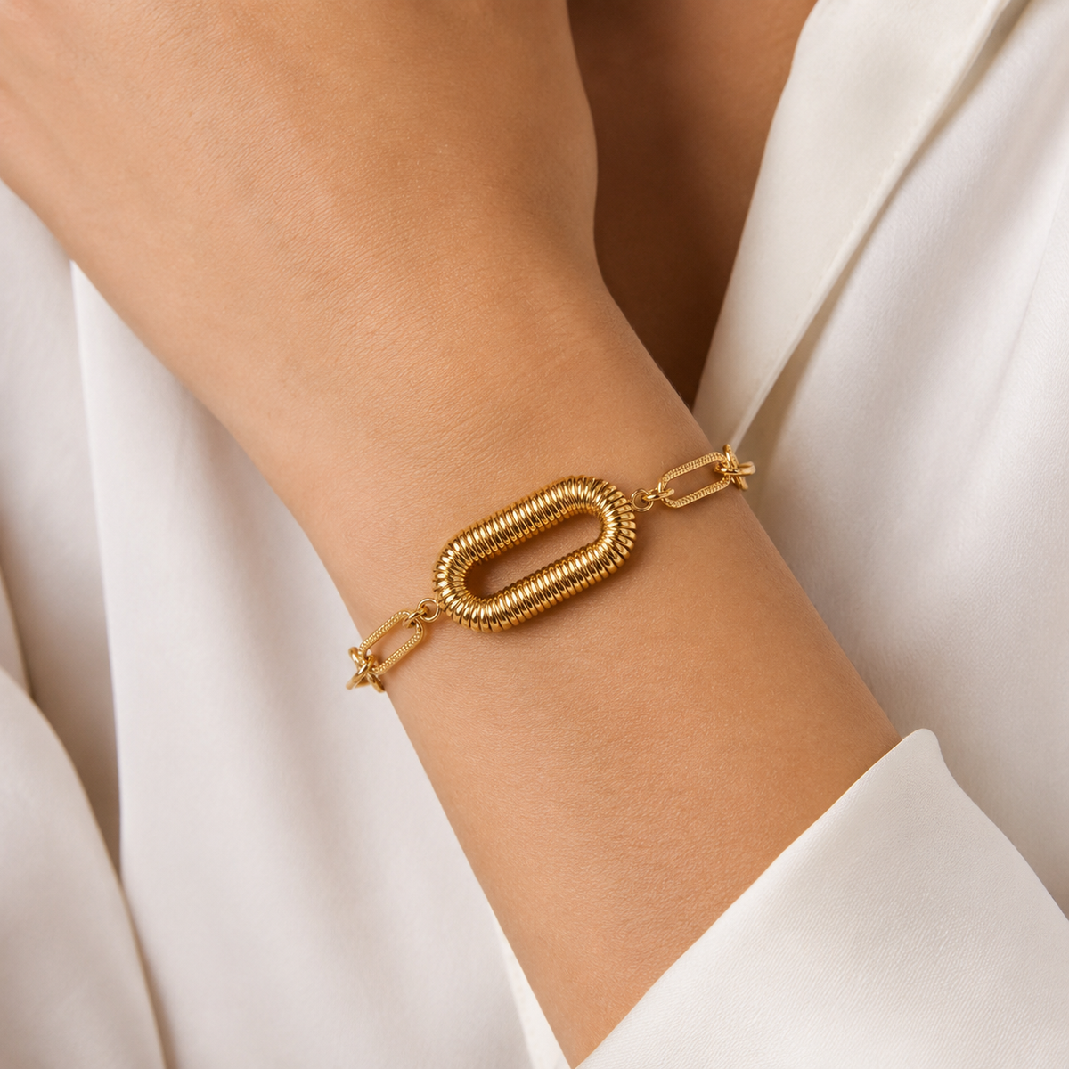 Stainless Steel 18K Gold-Plated Knot Bracelet Waterproof and hypoallergenic